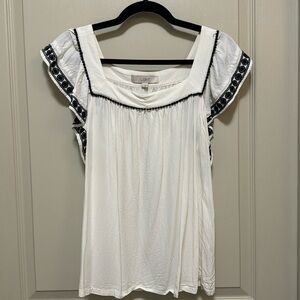 White top with classy black detail